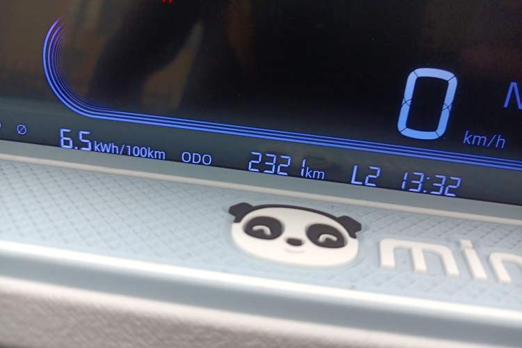 Used Geely Auto Panda Classic 2023 Panda Mini 200km Endurance Bear Odometer Close Up