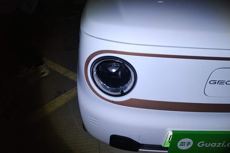 Used Geely Auto Panda Classic 2023 Panda Mini 200km Endurance Bear Right Front Headlight