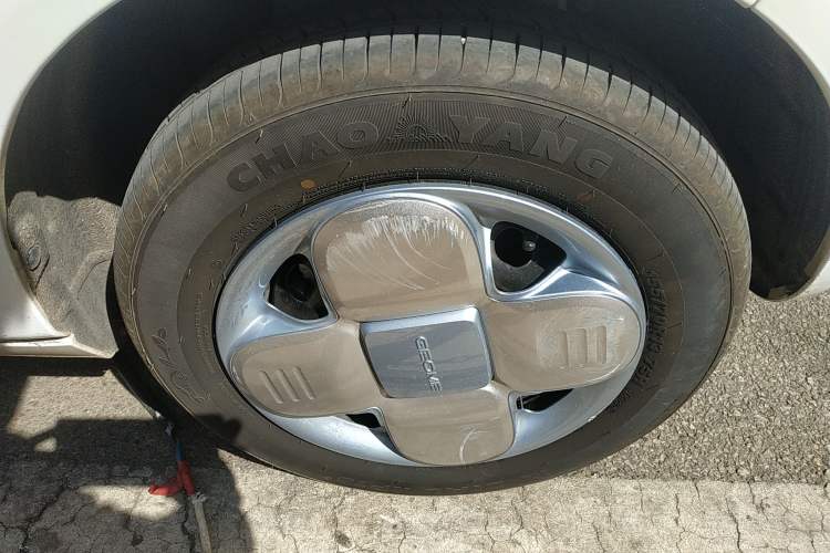 Used Geely Auto Panda Classic 2023 Panda Mini 200km Endurance Bear Right Front Wheel Hub