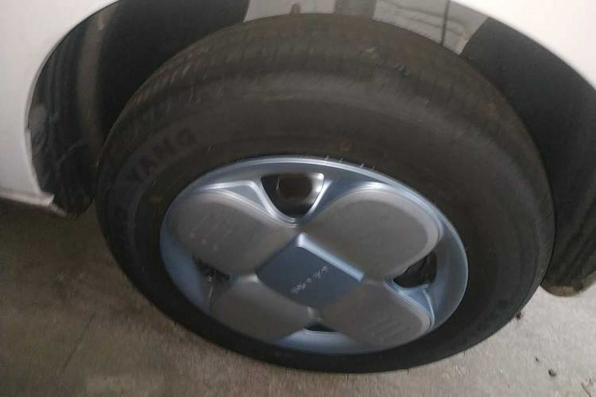 Used Geely Auto Panda Classic 2023 Panda Mini 200km Endurance Bear Right Front Wheel Hub