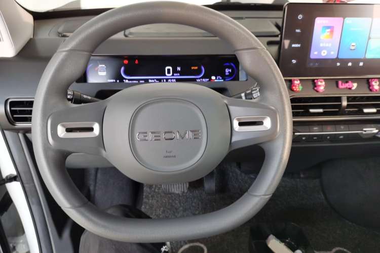 Used Geely Auto Panda Classic 2023 Panda Mini 200km Endurance Bear Steering Wheel