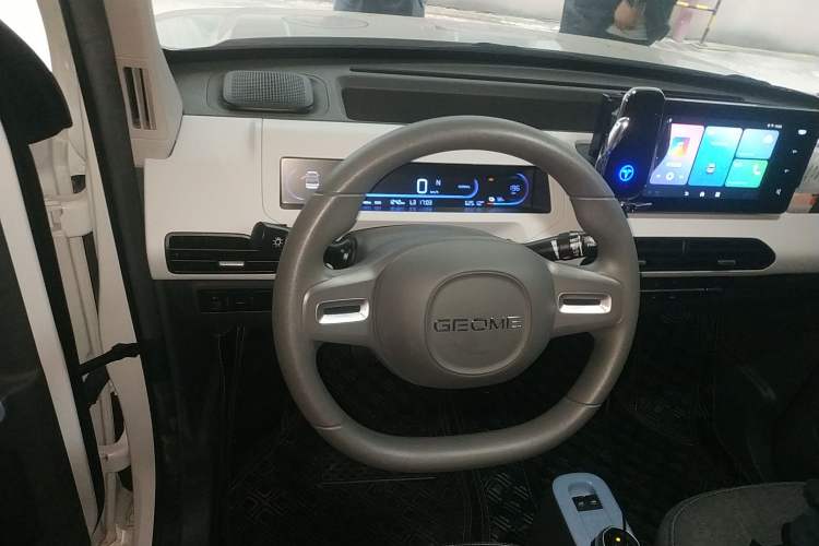Used Geely Auto Panda Classic 2023 Panda Mini 200km Endurance Bear Steering Wheel
