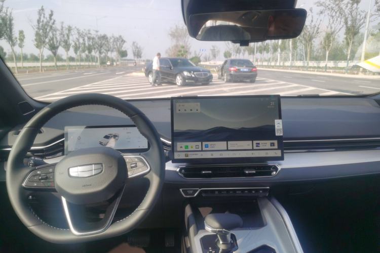 Used Geely Auto Preface 2025 Dongfang Yao 1.5TD Fuyao Edition Interior 3