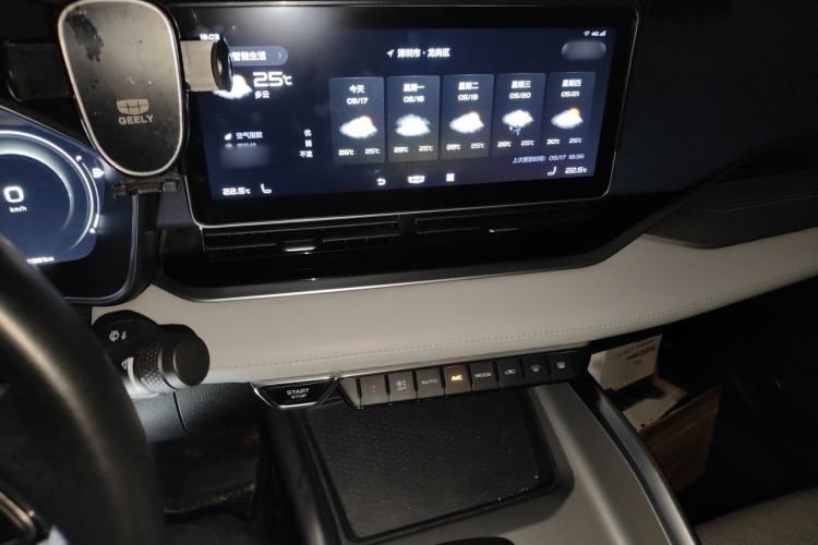 Used Geely Auto Preface 2021 Revised Version 2.0TD Luxury Edition Audio And AC Panel