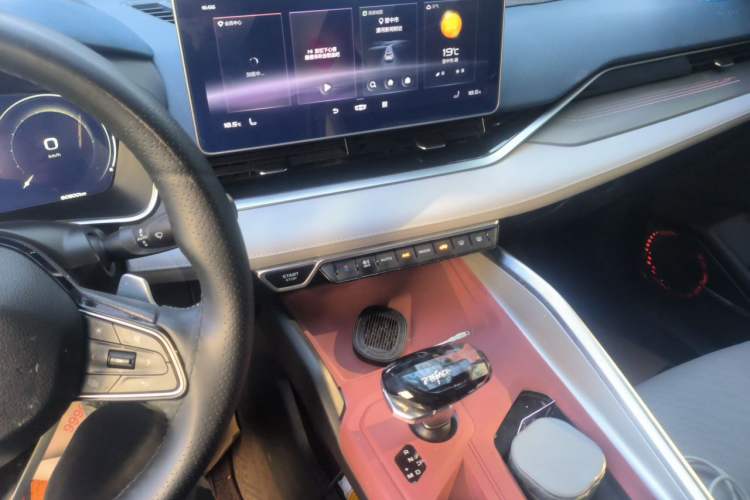 Used Geely Auto Preface 2021 2.0TD Luxury Version Audio And AC Panel