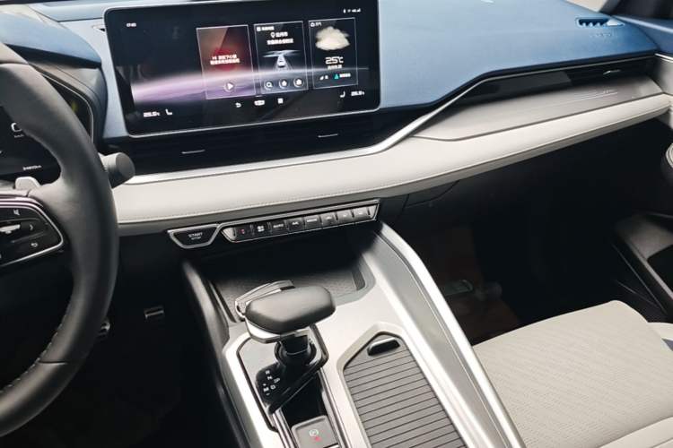 Used Geely Auto Preface 2021 Revised Version 2.0TD Luxury Edition Audio And AC Panel