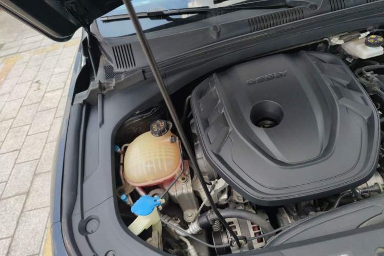 Used Geely Auto Preface 2021 2.0TD Luxury Version Engine Bay Right