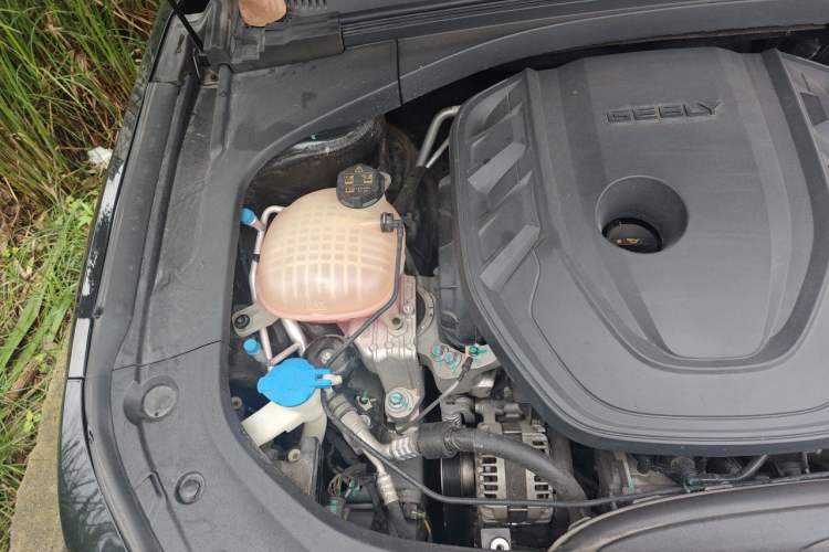 Used Geely Auto Preface 2021 2.0TD Luxury Version Engine Bay Right