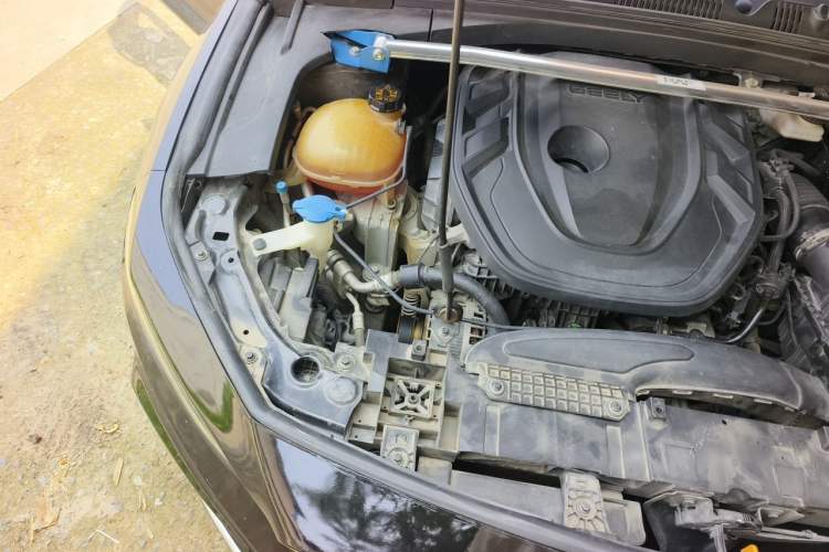 Used Geely Auto Preface 2021 Revised Version 2.0TD Luxury Edition Engine Bay Right