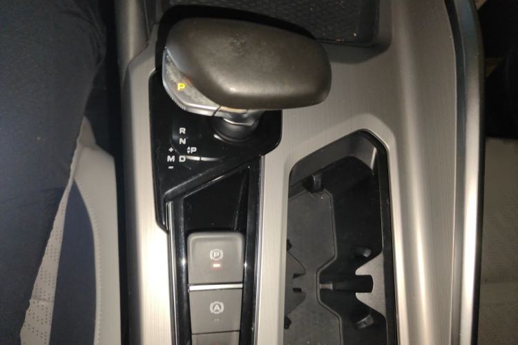 Used Geely Auto Preface 2021 Revised Version 2.0TD Luxury Edition Gear Lever