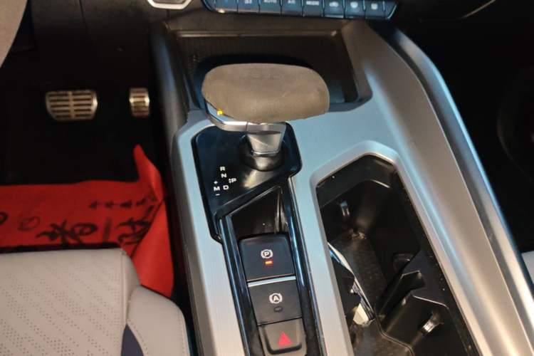 Used Geely Auto Preface 2021 Revised Version 2.0TD Luxury Edition Gear Lever