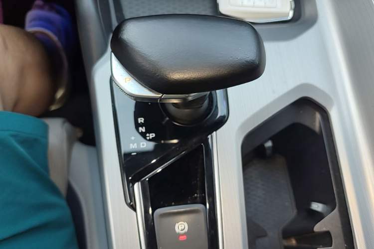 Used Geely Auto Preface 2021 Revised Version 2.0TD Luxury Edition Gear Lever