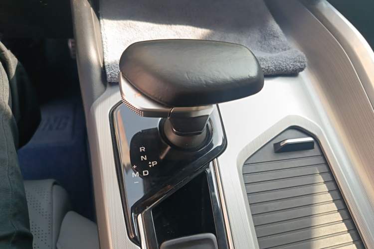 Used Geely Auto Preface 2021 Revised Version 2.0TD Luxury Edition Gear Lever