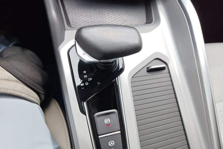 Used Geely Auto Preface 2021 Revised Version 2.0TD Luxury Edition Gear Lever