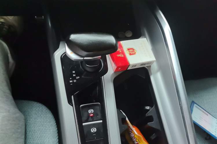 Used Geely Auto Preface 2021 Revised Version 2.0TD Luxury Edition Gear Lever