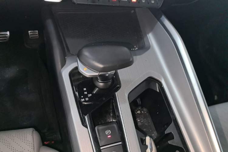 Used Geely Auto Preface 2021 2.0TD Luxury Version Gear Lever