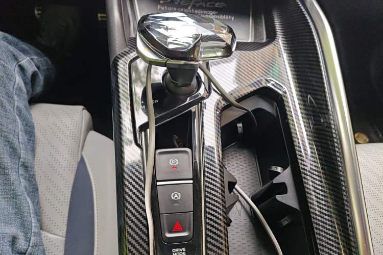 Used Geely Auto Preface 2021 Revised Version 2.0TD Luxury Edition Gear Lever
