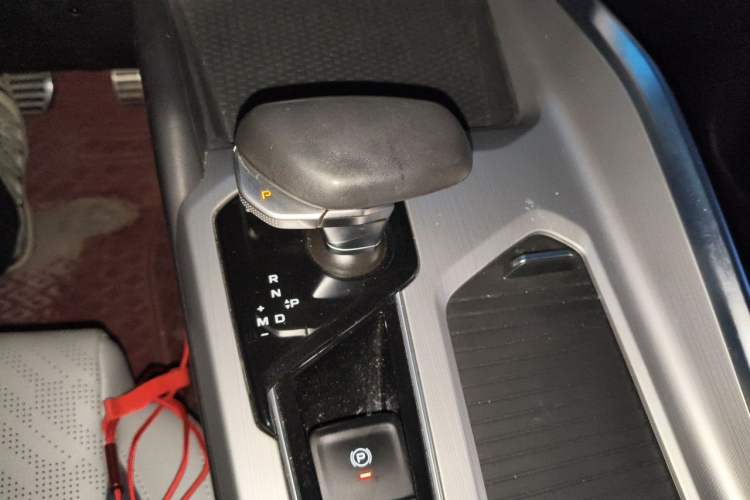 Used Geely Auto Preface 2021 Revised Version 2.0TD Luxury Edition Gear Lever
