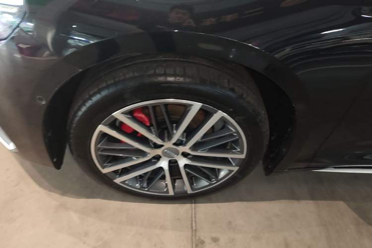 Used Geely Auto Preface 2021 Revised Version 2.0TD Luxury Edition Left Front Wheel Hub
