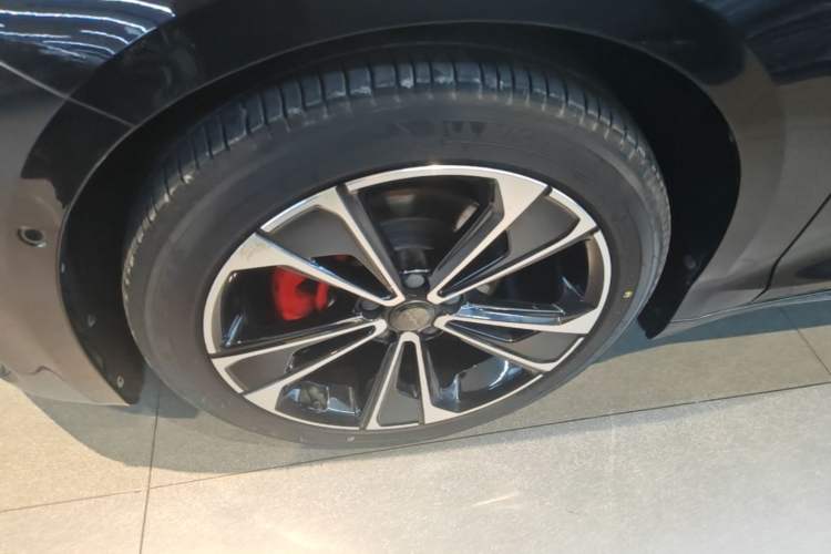 Used Geely Auto Preface 2021 2.0TD Space-Time Edition Starry Celestial Left Front Wheel Hub
