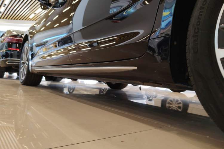 Used Geely Auto Preface 2021 2.0TD Luxury Version Left Side Sill