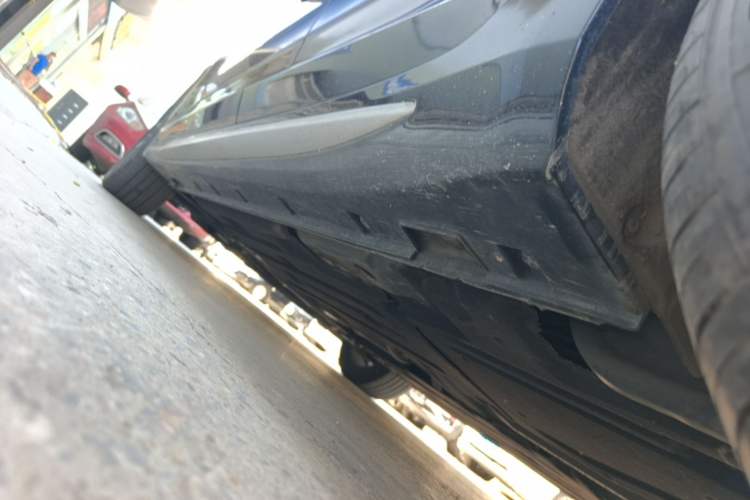 Used Geely Auto Preface 2021 2.0TD Luxury Version Left Side Sill
