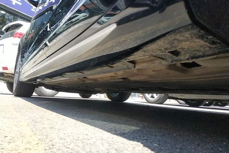 Used Geely Auto Preface 2021 2.0TD Luxury Version Left Side Sill
