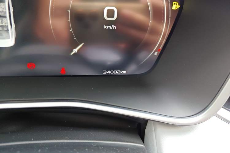 Used Geely Auto Preface 2021 Revised Version 2.0TD Luxury Edition Odometer Close Up