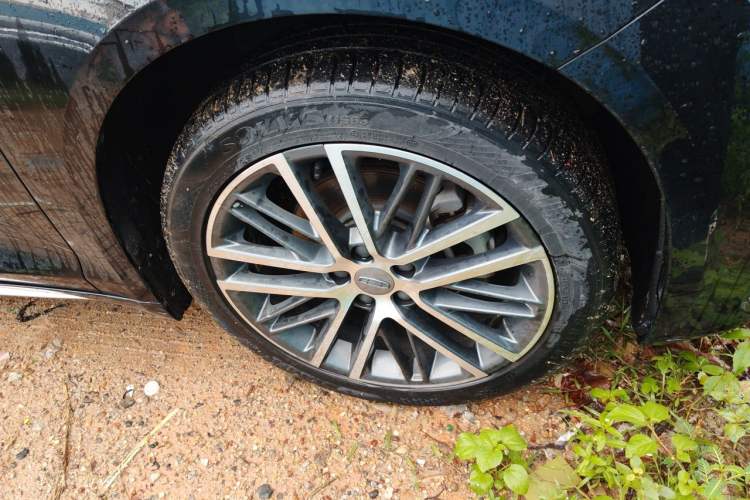 Used Geely Auto Preface 2021 2.0TD Luxury+ Version Right Front Wheel Hub