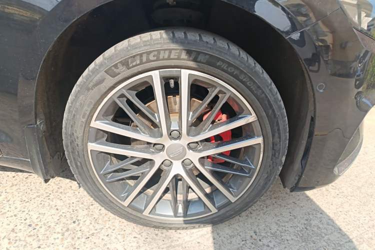 Used Geely Auto Preface 2021 Revised Version 2.0TD Luxury Edition Right Front Wheel Hub