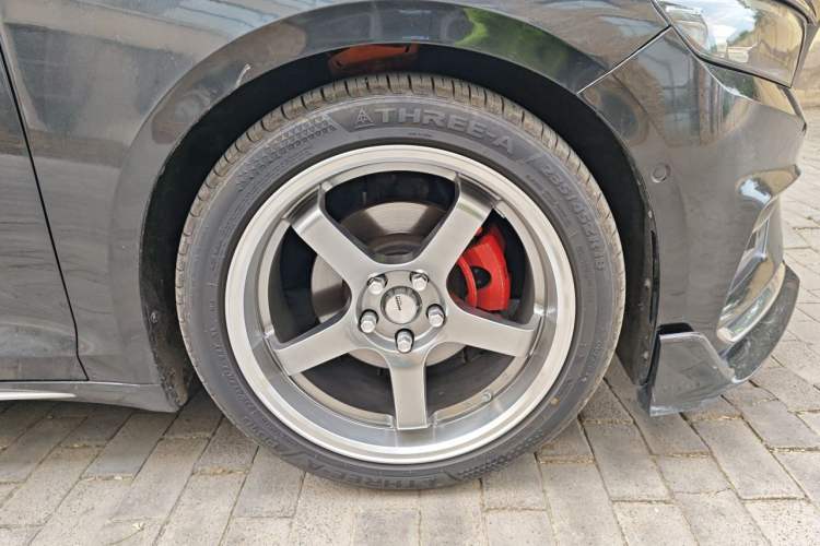 Used Geely Auto Preface 2021 Revised Version 2.0TD Luxury Edition Right Front Wheel Hub