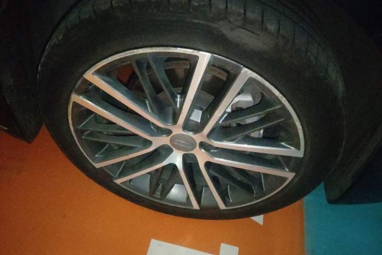 Used Geely Auto Preface 2021 2.0TD Luxury+ Version Right Front Wheel Hub
