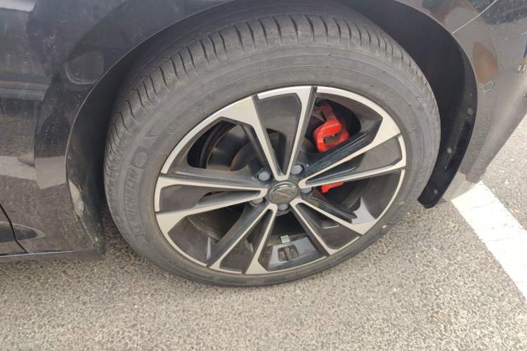 Used Geely Auto Preface 2021 2.0TD Space-Time Edition Starry Celestial Right Front Wheel Hub