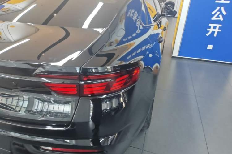 Used Geely Auto Preface 2021 2.0TD Space-Time Edition Starry Celestial Right Rear Taillight