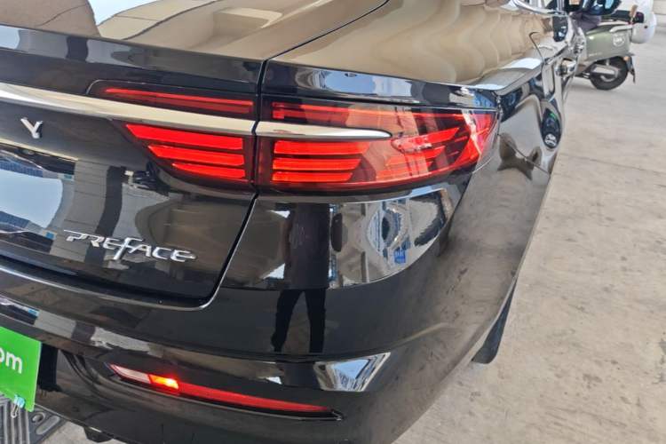 Used Geely Auto Preface 2021 Revised Version 2.0TD Luxury Edition Right Rear Taillight