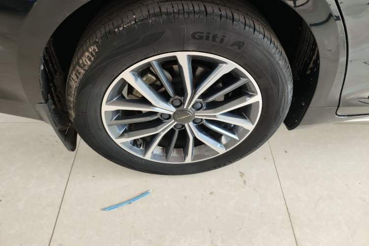 Used Geely Auto Preface 2021 2.0TD Luxury Version Right Rear Wheel Hub