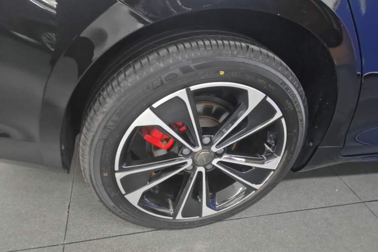 Used Geely Auto Preface 2021 2.0TD Space-Time Edition Starry Celestial Right Rear Wheel Hub