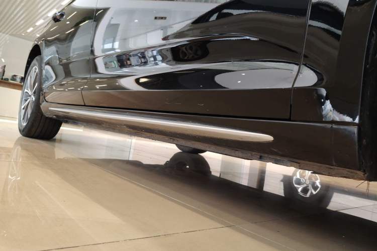 Used Geely Auto Preface 2021 2.0TD Luxury Version Right Side Sill