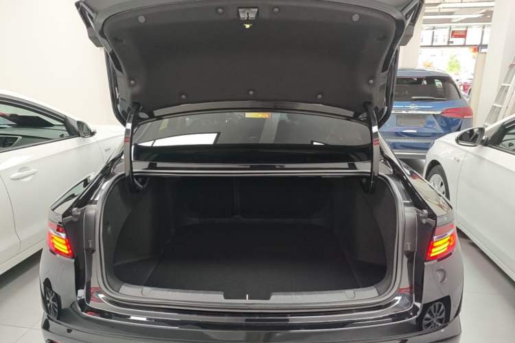 Used Geely Auto Preface 2021 2.0TD Flagship Edition Trunk