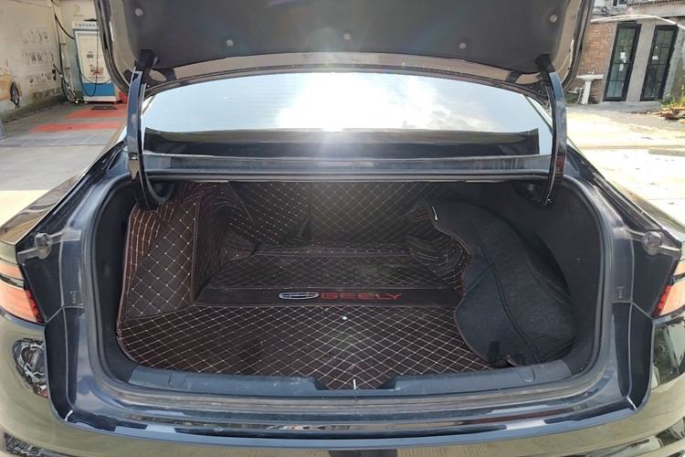 Used Geely Auto Preface 2021 2.0TD Space-Time Edition Hao Yue Trunk