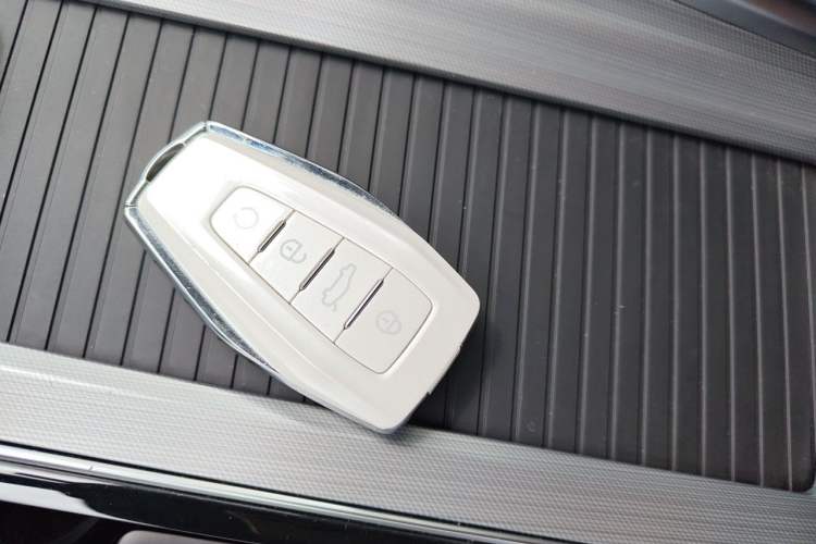 Used Geely Auto Preface 2021 Revised Version 2.0TD Luxury Edition Vehicle Key
