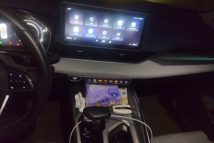 Used Geely Auto Preface 2021 Revised Version 2.0TD Luxury Edition Audio And AC Panel