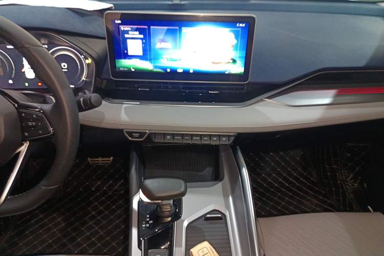 Used Geely Auto Preface 2021 Revised Version 2.0TD Luxury Edition Audio And AC Panel