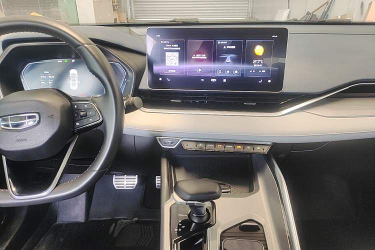 Used Geely Auto Preface 2021 Revised Version 2.0TD Luxury Edition Audio And AC Panel