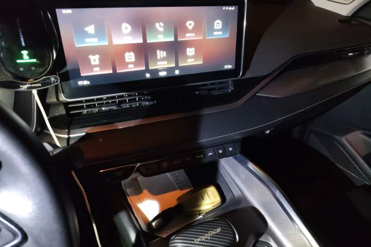 Used Geely Auto Preface 2021 2.0TD Luxury Version Audio And AC Panel