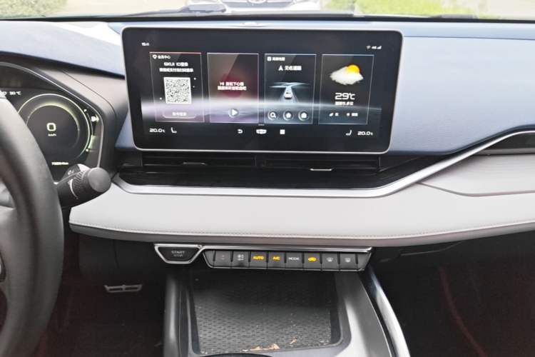 Used Geely Auto Preface 2021 Revised Version 2.0TD Luxury Edition Audio And AC Panel