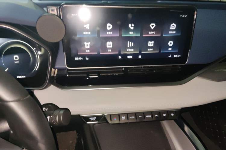 Used Geely Auto Preface 2021 2.0TD Luxury Version Audio And AC Panel