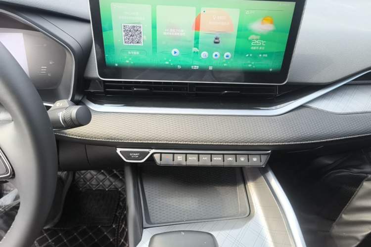 Used Geely Auto Preface 2021 2.0TD Luxury Version Audio And AC Panel