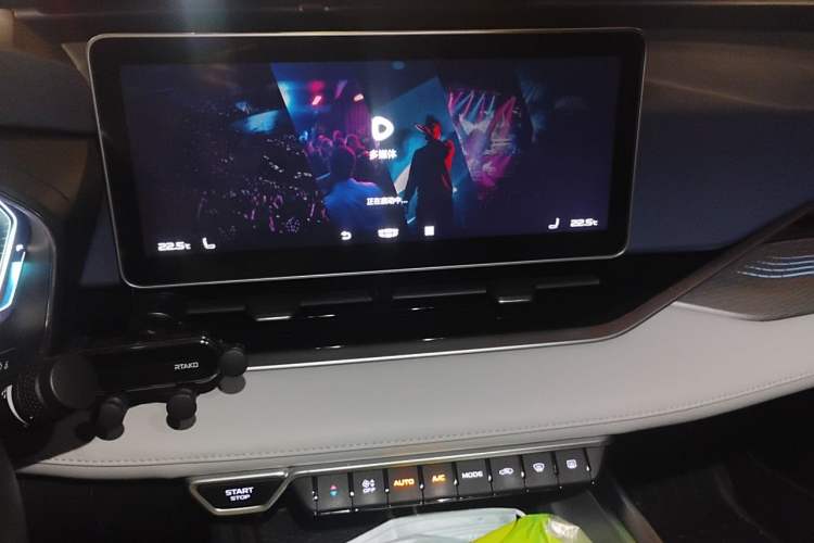 Used Geely Auto Preface 2021 Revised Version 2.0TD Luxury Edition Audio And AC Panel