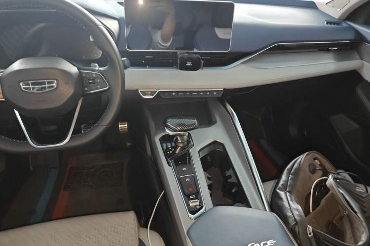 Used Geely Auto Preface 2021 Revised Version 2.0TD Luxury Edition Audio And AC Panel
